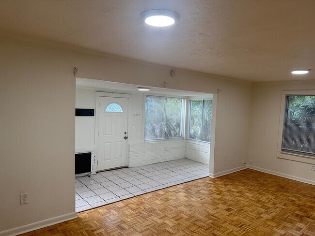 Building Photo - 424 Wildwood Way