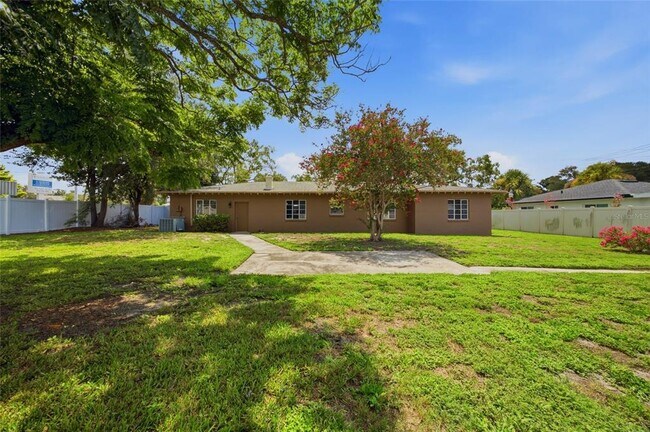 Building Photo - 808 N Mac Dill Ave