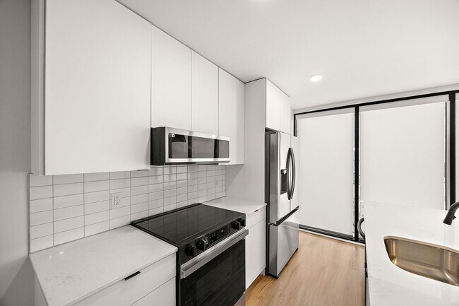 Building Photo - Tatnall West 8720 Landlord