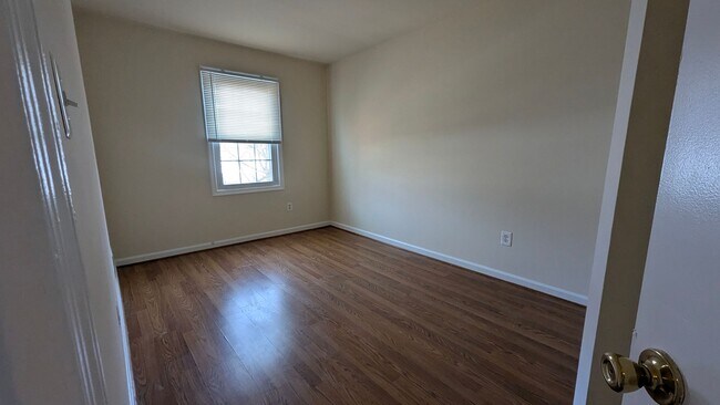 Building Photo - Charming 3 Bed And 1.5 Bath Townhome In Georgetown South