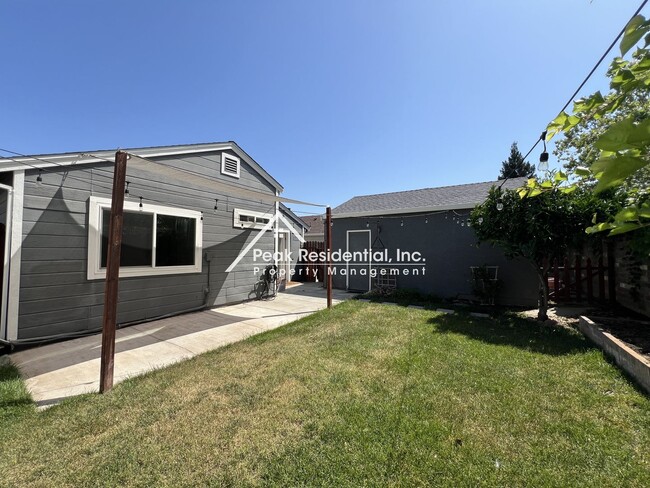Building Photo - Wonderful 3bd/2ba Elk Grove Home with Garage!