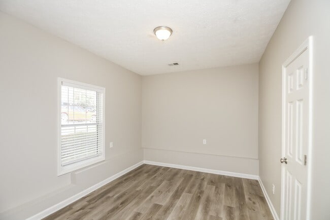 Building Photo - 2740 Owens Dr