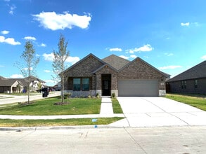 Building Photo - 384 Mohan Dr