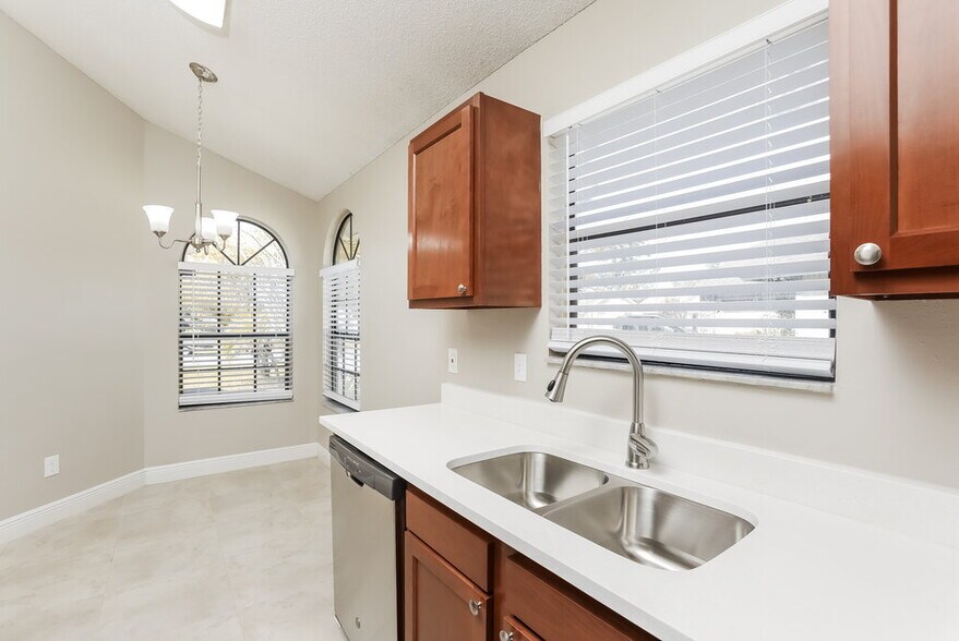 Building Photo - 173 Lakeside Cir