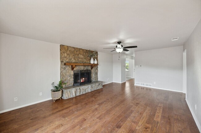 Building Photo - 501 Rogers Way