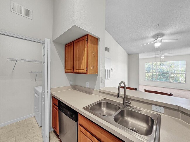 Building Photo - 13025 Mulberry Park Dr