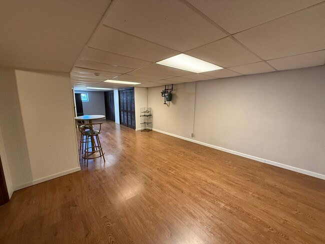 Building Photo - 11015 Golf Crest Dr