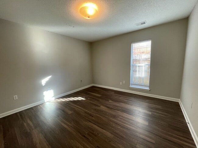 Building Photo - Adorable home in Ross Point Farms