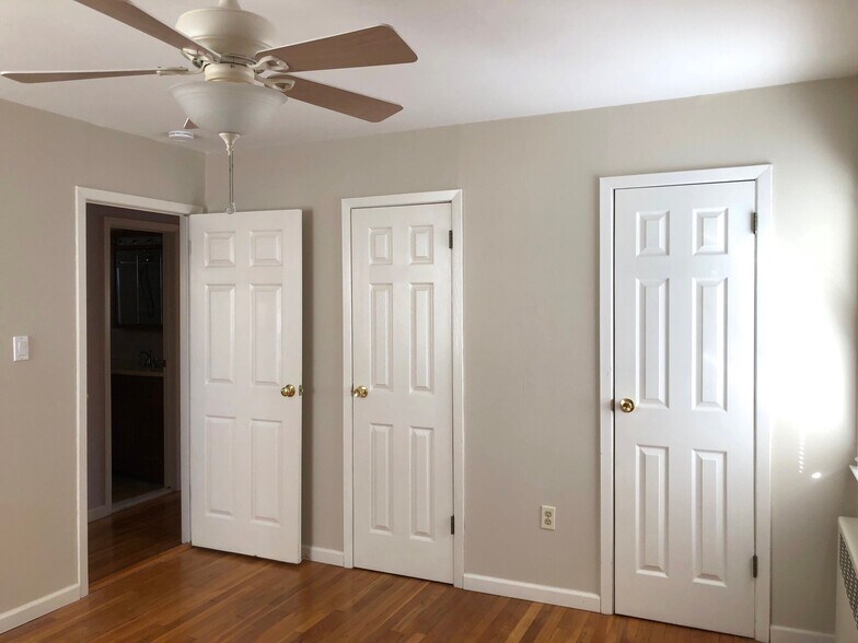 Building Photo - 9 Graywood Rd