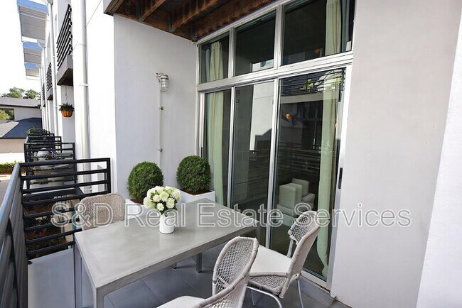 Building Photo - 5008 S MacDill Ave