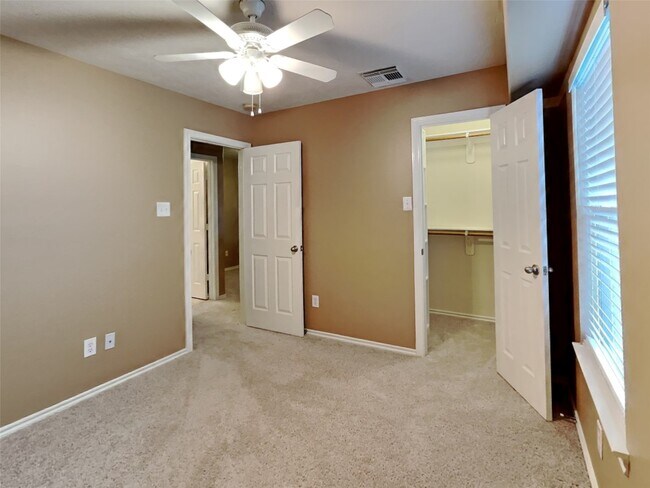 Building Photo - 6220 Stoney Creek Dr