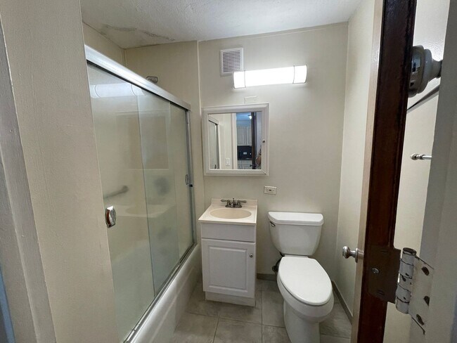 Building Photo - 1511 Nuuanu Ave