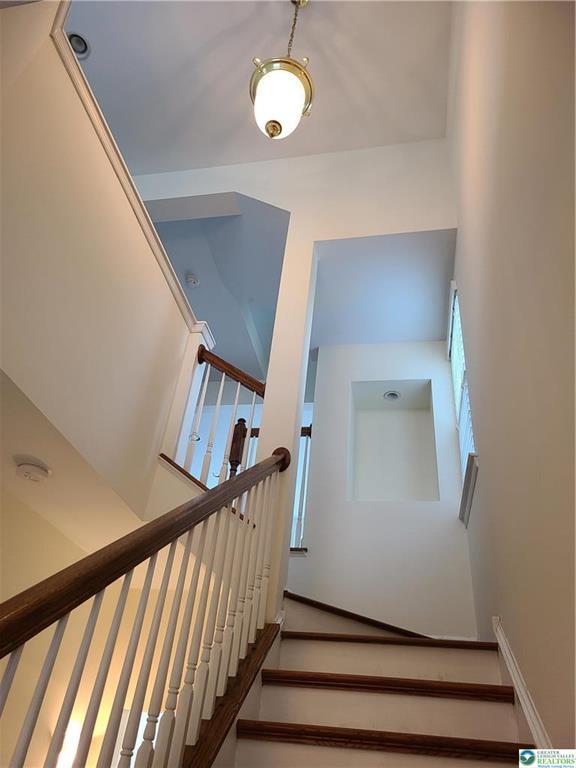 Building Photo - 1600 Oakridge Ln