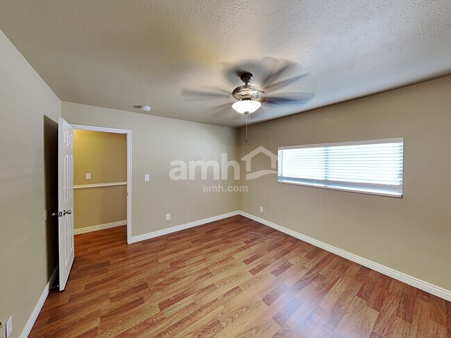 Building Photo - 1329 E 410 S St