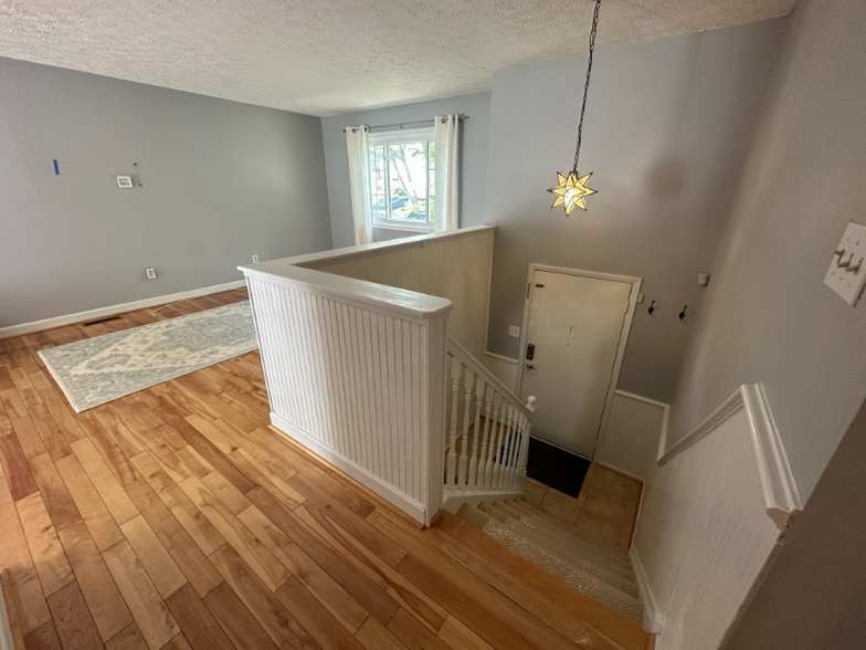 Building Photo - 253 Overleaf Dr