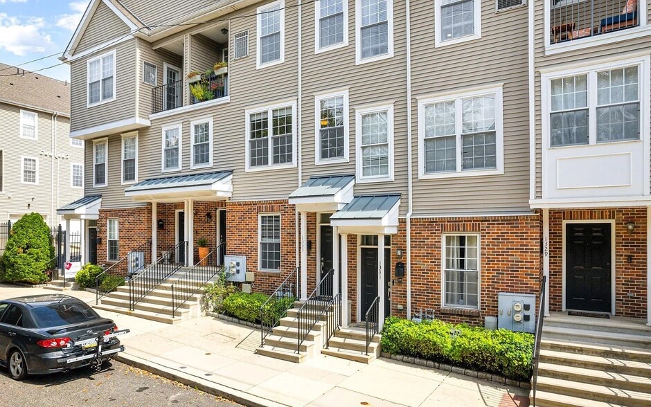 Primary Photo - 1333 N 32nd St