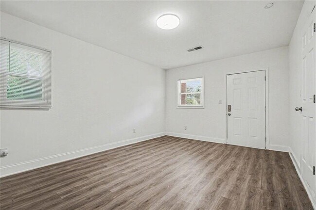 Building Photo - 2637 Casher Dr