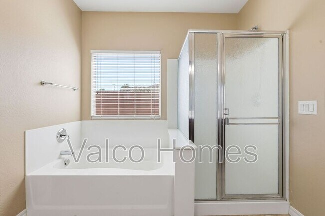 Building Photo - 2717 E Ficus Way