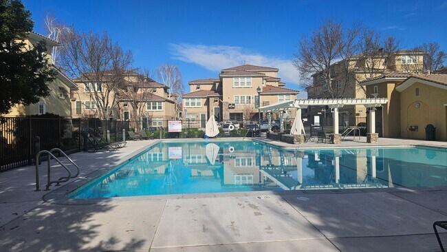 Building Photo - The Courtyards at Dublin Ranch 2Bed/2 Full Bath