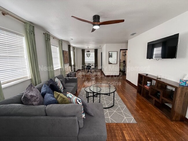 Building Photo - 2811 College St