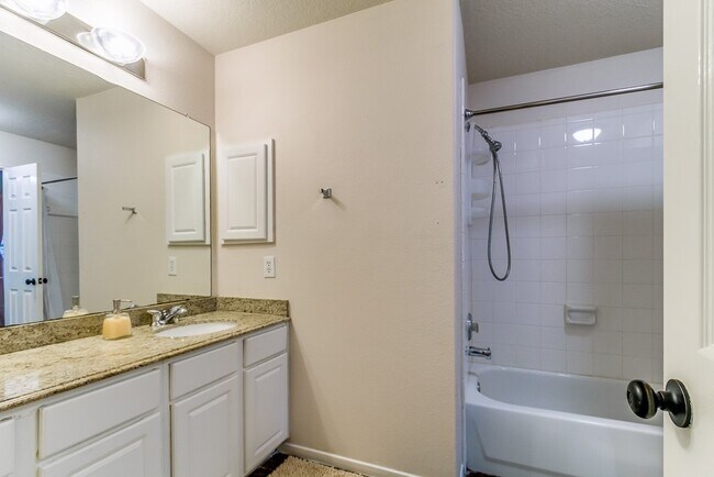 Building Photo - 3715 Slocom Dr