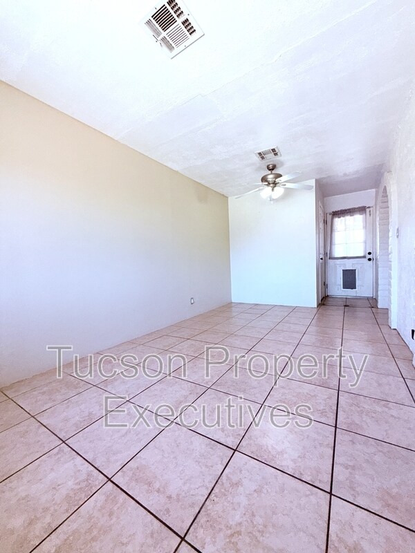 Building Photo - 3626 E Sylvane St
