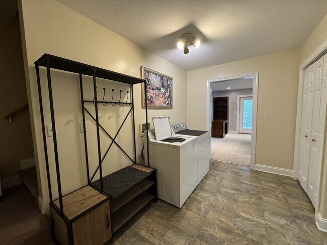 Building Photo - 206 Wewoka Trce