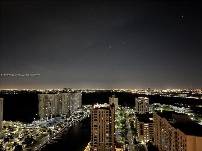 Building Photo - 15901 Collins Ave