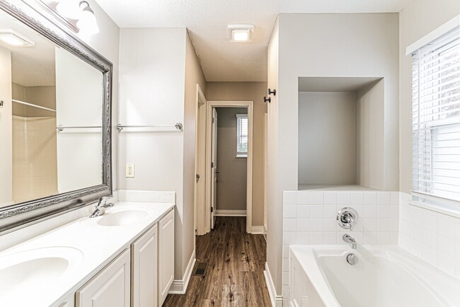 Building Photo - 795 Shellbark St