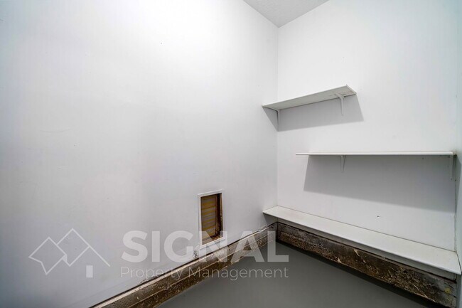 Building Photo - 140 Bonnieville Dr