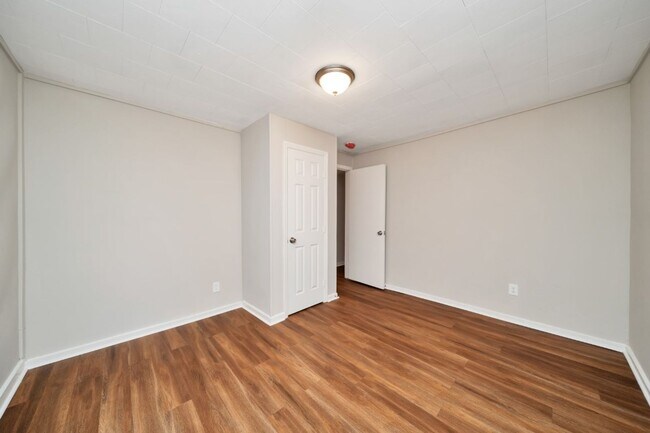 Building Photo - Bessemer Gem! Modern Renovation, Huge Living Room, Great Location