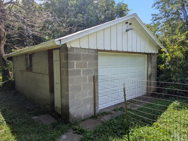 Garage - 2038 Shingletown Rd