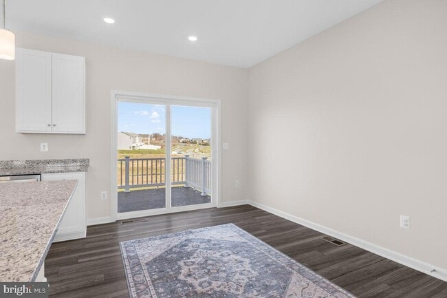 Building Photo - 569 Seeback Dr