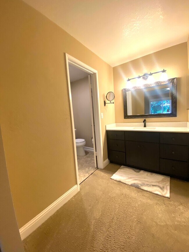 Building Photo - The Foothills Condo, 2 BD / 2 BA Single St...