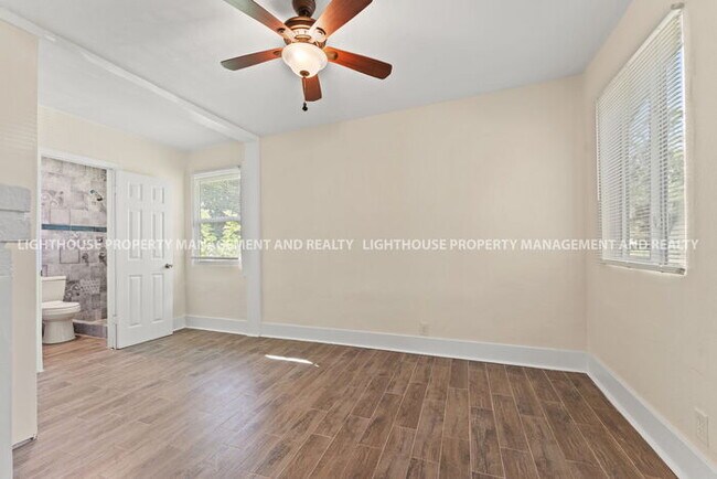 Building Photo - Charming 3x2 Bungalow