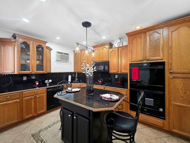 Building Photo - 86 Keer Ave