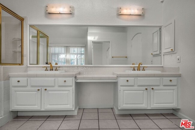 Building Photo - 7513 W 83rd St