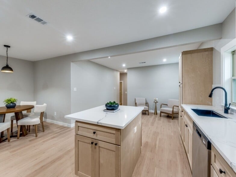 Building Photo - 3160 Bannon Dr