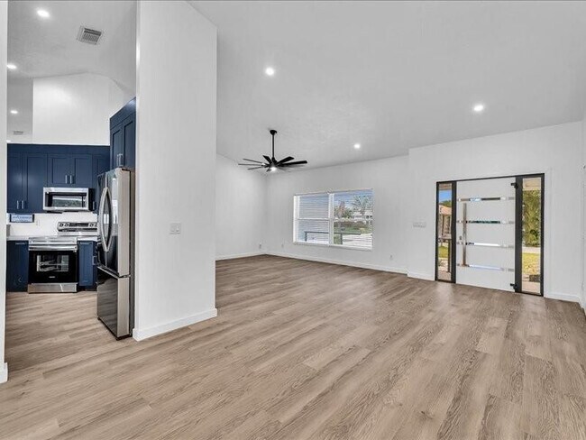 Building Photo - 2928 SE Bella Rd