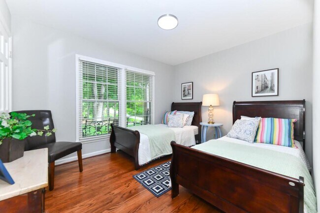 Building Photo - 4801 Sweetbriar Rd