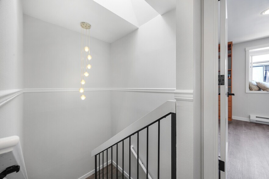 Building Photo - 105 146th Ave SE