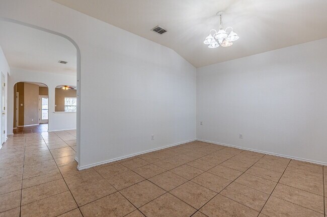 Building Photo - 8914 Walnut Springs