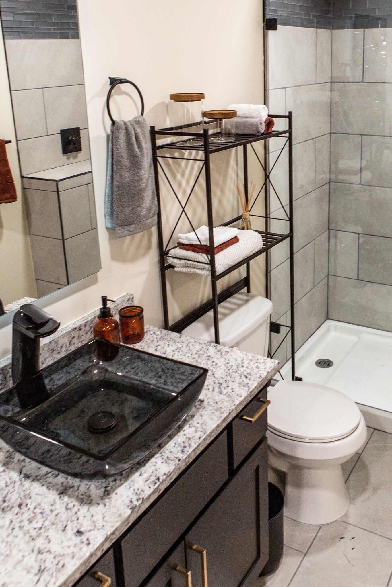 Building Photo - 144 E 21st St