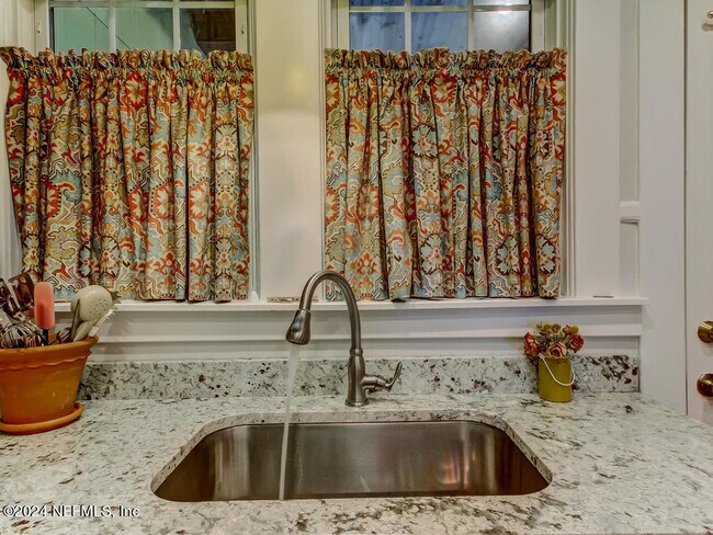 Building Photo - 2117 River Blvd