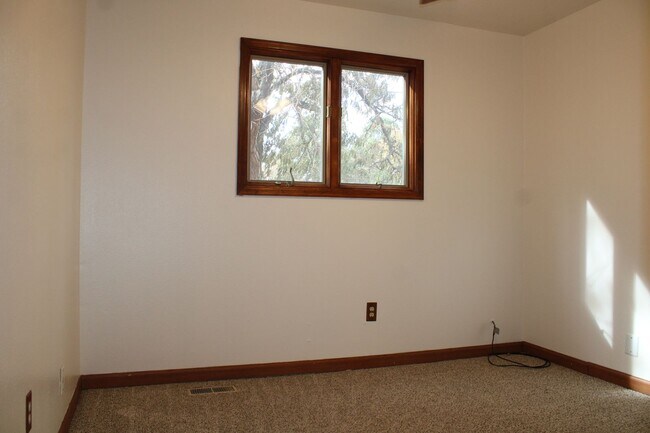 Building Photo - Move In Ready!!!