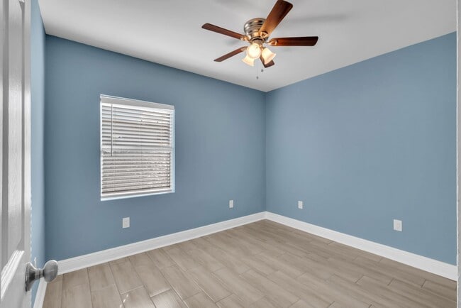 Building Photo - Charming & Deceptively Spacious 4BR Home in South Seminole Heights – Fully Renovated!