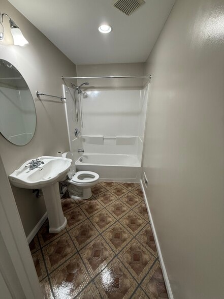 Basement Bathroom - 911 Lake Front Dr