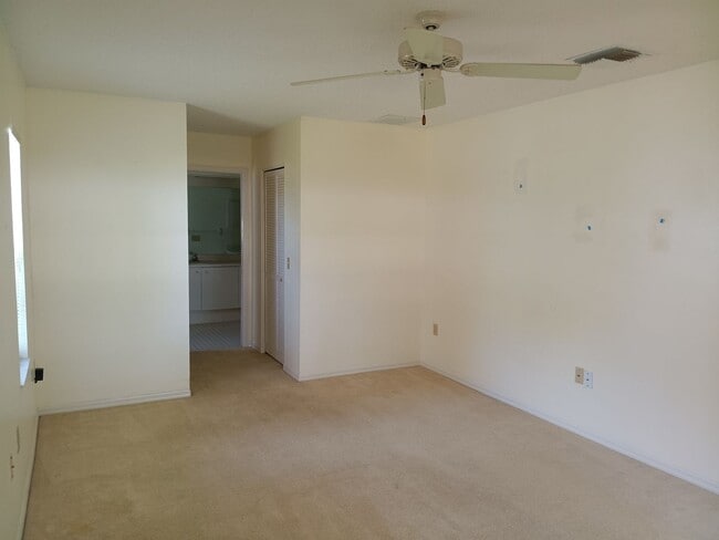 Building Photo - 2 bedroom 2 bathroom Large House for rent ...