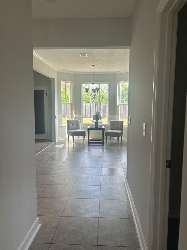 Building Photo - Beautiful Beazley designed Home