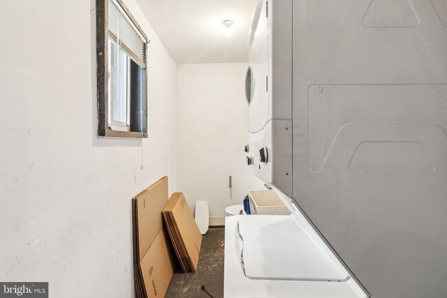 Building Photo - 2134 E Arizona St